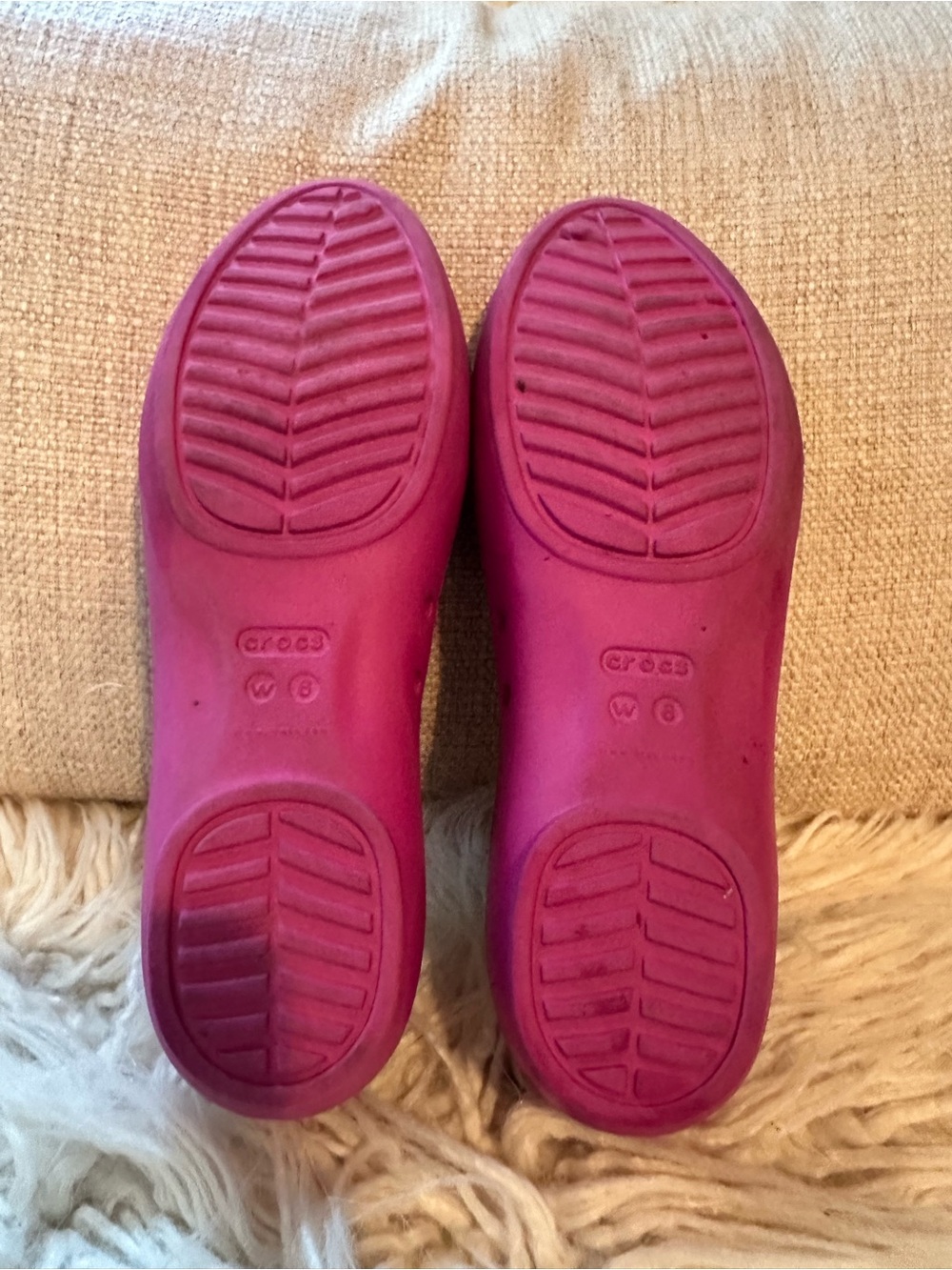 2 Pairs of Crocs Women’s size 6 Flats | Lightweight, Comfort Shoes - Picture 6 of 12